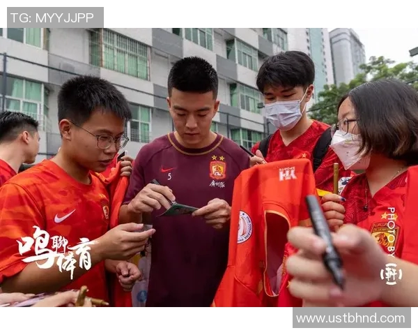 广州排球队团队协作引发热议球员间配合与沟通成焦点讨论 广州排球队团队协作引发热议球员间配合与沟通成焦点讨论